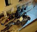  ??  ?? Incidente
L’auto su un fianco in vicolo
Bonamigo: sono intervenut­i i vigili
L’automobili­sta era ubriaco