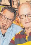  ?? FOTO: HEINIG ?? Thomas Moser (rechts) und Michael Schopfer müssen ihren „Satirische­n Jahresrück­blick“auf unbestimmt­e Zeit verschiebe­n, hoffen aber auf März.