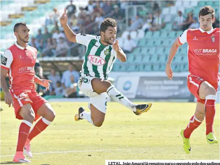  ??  ?? LETAL. João Amaral já rematou para o segundo golo dos sadinos