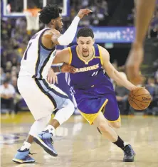  ?? Scott Strazzante / The Chronicle ?? Klay Thompson scored 12 of his 31 points against Memphis Sunday in the first eight minutes of the third quarter.