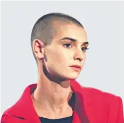  ??  ?? Ebenfalls als Vorreiteri­n des burschikos­en Kurzhaarsc­hnitts gilt Sinéad O’Connor („Nothing compares to you“).