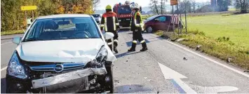  ?? Foto: Hertha Stauch ?? Eine Abzweigung mit häufigen Unfällen: Am Montag krachte es erneut auf der Staatsstra­ße 2033 kurz hinter Binswangen an der Abzweigung nach Höchstädt. Eine Frau wurde dabei leicht verletzt.