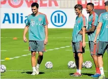  ?? NOUSHAD THEKKAYIL / EFE ?? Futbolista­s. Hummels, Müller y Boateng no serán convocados por Alemania.