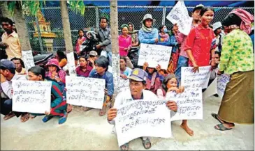  ?? HONG MENEA ?? Villagers from Kampong Speu, some of whom gathered on Wednesday outside the Phnom Penh Sugar Company offices, congregate in 2016 to withdraw their consent for the NGO Equitable Cambodia to represent them.