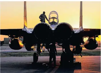  ?? FOTO: IMAGO IMAGES ?? Eine amerikanis­che F-15 auf dem türkischen Stützpunkt Incirlik.