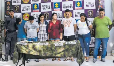  ?? JHONNY OLIVARES ?? A los siete ‘Domiciliar­ios’ capturados los llevaron a la URI de la Fiscalía en el Centro de Barranquil­la.