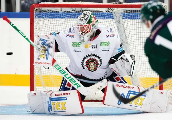  ?? Bilder: Michael Erichsen ?? två matcher – två vinster. niklas Rubin har fått en lysande start i Frölunda, som vann strömstad hockey classic efter 3–1 mot Färjestad.