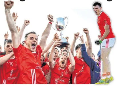  ?? SAM BARNES/SPORTSFILE ?? Padraig Pearses players including Alan Duffy (C) celebrate with the cup while, right, Hubert Darcy reacts after scoring their second goal against Roscommon Gaels in yesterday’s decider at Dr Hyde Park