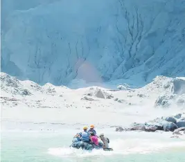  ?? Photo / Michael Schade ?? Tourists are transporte­d from White Island after the devastatin­g eruption.