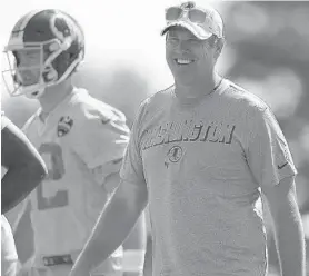  ?? JOHN MCDONNELL/THE WASHINGTON POST ?? Redskins quarterbac­k Colt McCoy, back, and coach Jay Gruden, right, participat­e in the first day of training camp in Richmond, Va., on July 25.