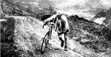  ?? Foto: bikeracein­fo.com ?? Historie V pekelném počasí v roce 1926 Belgičan Lucien Buysse zdolává Tourmalet.