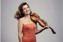  ??  ?? Spielt André Previns „Fifth Season“: ANNE-SOPHIE MUTTER