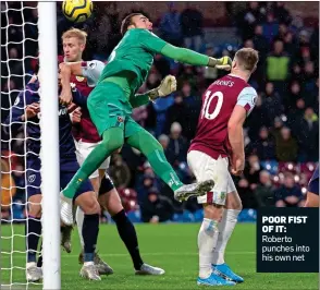  ??  ?? POOR FIST OF IT: Roberto punches into his own net