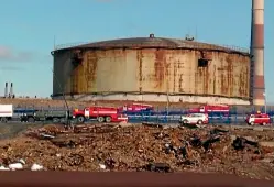  ?? AP ?? Russian Emergency Situations Ministry trucks work at the scene of an oil spill at a power plant in an outlying section of the city of Norilsk, 2900 kilometres northeast of Moscow.