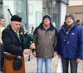  ??  ?? Attending the Sinn Fein Easter Commemorat­ions at Tralee on Sunday were bagpiper John Costello,Liam Grace,Ballyduff and Seán Máirtin Bácéir,Dingle. Photo Moss Joe Browne.