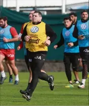  ??  ?? Guilhem Guirado ne compte faire aucun cadeau à ses futurs coéquipier­s. Personne n’en doutait vraiment, mais il sera bien  % toulonnais jusqu’à la fin... (Photo Laurent Martinat)