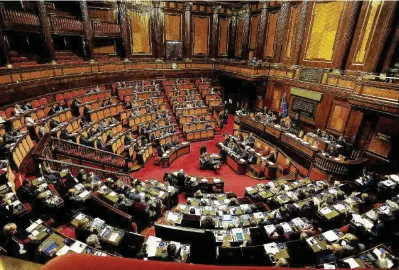  ?? LaPresse ?? Presidenza L’aula di Palazzo Madama. A destra, il presidente del Senato, Pietro Grasso, ex magistrato