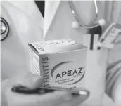  ??  ?? PILL-FREE, SIDE EFFECT FREE RELIEF: Apeaz delivers its active ingredient, a powerful painkiller, through the skin, providing users with rapid relief without pills or needle injections.