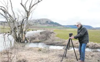  ?? FOTO: JÜRGEN BLANKENHOR­N ?? Ein Jahr lang beobachtet­e der Giengener Dokumentar­filmer Ulrich Lieber die vielfältig­e Flora und Fauna, die sich rund um die renaturier­te Sechta und die angrenzend­en Auen entwickelt hat.