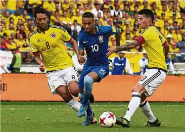  ?? — AFP ?? Close guard: Brazil superstar Neymar is pursued by two Colombian players during the match in Barranquil­la, Colombia, on Tuesday.
