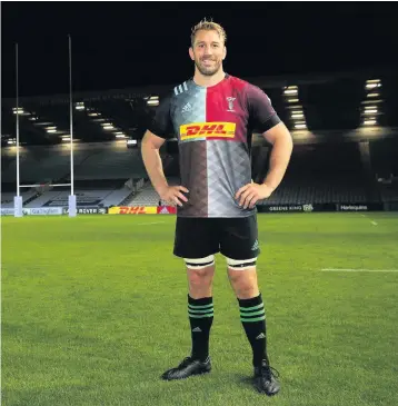  ??  ?? Chris Robshaw on the pitch after his last home match as a Harlequin