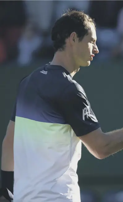  ??  ?? 0 Andy Murray, left, congratula­tes Kyle Edmund after the British No 1 beat the Scot in straight sets in