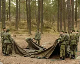  ?? Foto: lehtikuva/Mikko Stig ?? frivilligt försvar. Det frivilliga försvarsar­betet ska fortsättni­ngsvis ske genom Försvarsut­bildningsf­öreningen MPK.