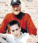  ?? BILD: PRIVAT ?? Tony Sheridan mit Sohn Felim im Jahr 2005