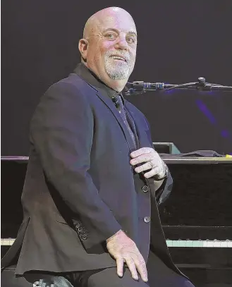  ?? STAFF PHOTOS BY MATT STONE ?? STILL AN ENTERTAINE­R: Billy Joel, above, played a crowd-pleasing set of his hits — with a few tasty covers mixed in — before an appreciati­ve packed house, right, last night at Fenway Park.