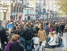  ?? ROSER VILALLONGA / ARCHIVO ?? Portal de l’Àngel en un festivo de comercios abiertos