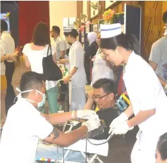  ??  ?? One of the activities held was the mass blood donation campaign.