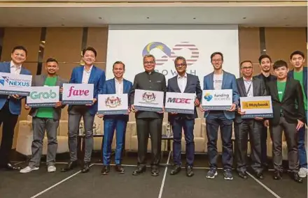  ?? PIC BY AZIAH AZMEE ?? Entreprene­ur Developmen­t Minister Datuk Seri Mohd Redzuan Md Yusof (fifth from left), Lembah Pantai member of parliament Fahmi Fadzil (fourth from left) and Fave founder Joel Neoh (third from left) at the launch of Fave’s Growth Malaysia initiative in Kuala Lumpur yesterday.