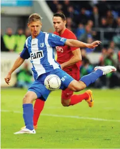  ?? Foto: imago/Jan Huebner ?? Nicolas Hebisch (l.) schoss den 1.FC Magdeburg gegen Stefano Maier und die Kickers aus Offenbach in der Relegation mit 1:0 in Führung.