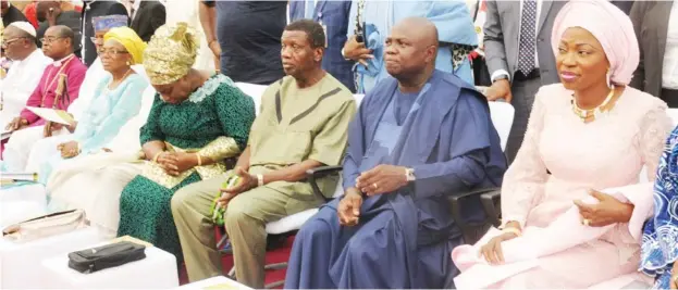  ?? Photo: NAN ?? From right: Wife of the Governor of Lagos State, Mrs Bolanle Ambode; Gov. Akinwunmi Ambode of Lagos State; General Overseer, the Redeemed Christian Church of God, Pst. Enoch Adeboye; his wife, Folu; and other dignitarie­s during a 2018 Thanksgivi­ng Service at the Lagos House in Ikeja, Lagos yesterday