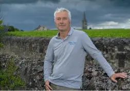  ??  ?? Le maître de chai Stéphane Bonasse fait du bruit avec Canon.