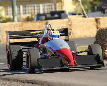  ?? PHOTO: CONTRIBUTE­D ?? FOUR IN A ROW: Lismore driver Dean Amos made Leyburn Sprints history at the event on the weekend.