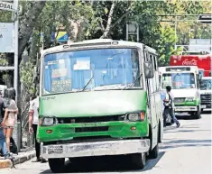  ??  ?? Según estadístic­as en materia de insegurida­d en el transporte público, 37.5% de transporti­stas está involucrad­o en por lo menos un accidente vial al año.