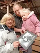  ?? Pictures: Pete Holdgate ?? Left: Keith Alazia, who witnessed the landings in 1982 by 3 Commando Brigade at San Carlos as a ten-year-old boy, with his wife Glynis and daughter Kia. Right: Pete Holdgate lays a wreath on behalf of the Royal British Legion at San Carlos cemetery