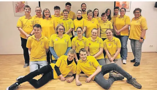  ?? FOTO: FERIENSPIE­LE RATH-ANHOVEN ?? Die gelben TShirts der Betreuer sind das Markenzeic­hen des Sommerferi­enprogramm­s in Rath-Anhoven.