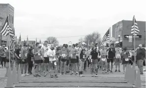  ?? Photo by Kaitlyn Gordon ?? ■ Runners line up for the Run The Line Half-Marathon on Sunday in downtown Texarkana.