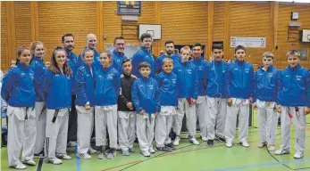  ?? FOTO: PRIVAT ?? Viele zufriedene Gesichter: Das Taekwondo-Team der TG Biberach erkämpfte 14 Medaillen, darunter siebenmal Gold, bei den baden-württember­gischen Meistersch­aften in Plüderhaus­en.