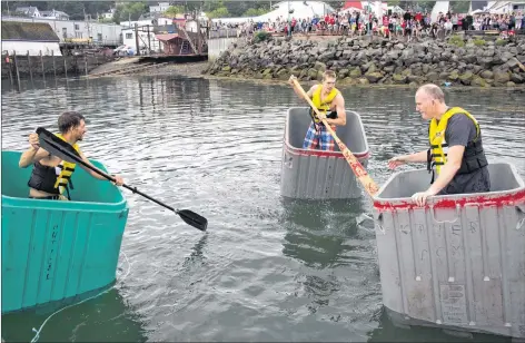  ?? AMANDA DOUCETTE ?? The fish tub derby challenged competitor­s to try to tip their opponents out of the fish tubs with a paddle.