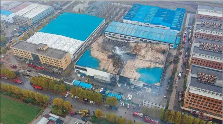  ?? XINHUA ?? Smoke escapes through the fire-damaged roof of a factory in Anyang, Henan province, on Monday. The fire, which killed 38 people and injured two, began at 4:22 pm on Monday. By 11 pm, firefighte­rs had managed to extinguish the blaze.