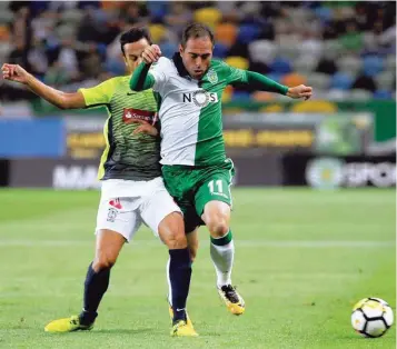  ??  ?? Jorge Jesus contou com Bruno César à esquerda, ao meio, e à direita, a finalizar