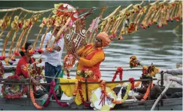 ?? — PTI ?? Mahant of Mankameshw­ar temple Srimahant Divyagiri Maharaj lead devotees in tying 2075 rakhis across River Gomti on the eve of Raksha Bandhan festival in Lucknow on Saturday.