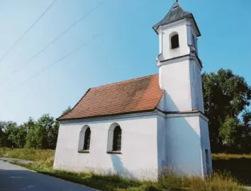  ?? Foto: Immobilien Freistaat Bayern ?? Ungewöhnli­ches Angebot: Die Kapelle Sankt Koloman im niederbaye­rischen Lenzing steht zum Verkauf. Der Freistaat hat keine Verwendung für die Immobilie.