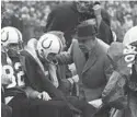  ?? NEIL LEIFER/BALTIMORE SUN ?? Colts coach Weeb Ewbank huddles with QB Johnny Unitas on Nov. 6, 1960.