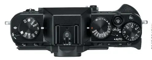  ??  ?? Zurück in die Zukunft Wer in den frühen 1980ern mit einer Leica, Nikon, Minolta oder Canon fotografie­rt hat, wird die mechanisch­e Bedienung der X-T20 lieben.
