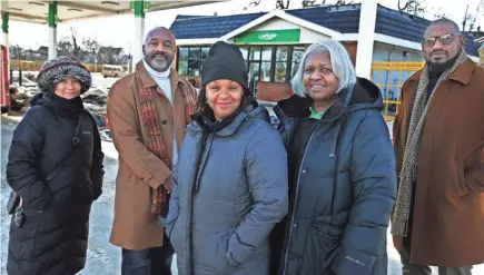  ?? ANGELA PETERSON/MILWAUKEE JOURNAL SENTINEL ?? New BP gas station owner Kai Trimble-Lea, center, poses for a photo with Northwest Side Community Developmen­t Corporatio­n’s Business Developmen­t Director Renata Bunger, left, and Executive Director Willie Smith, previous owner Diane Stower, to the right of Trimble-Lea, and Raymond Monk, far right, a community organizer with the developmen­t corporatio­n at Trimble-Lee’s business at 807 W. Atkinson Ave. in Milwaukee.