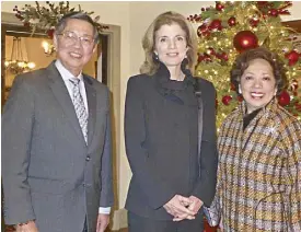  ?? Photo courtesy of AMBASSADOR MANOLO LOPEZ ?? Ambassador Kennedy is flanked by Philippine Ambassador to Japan Manolo Lopez and wife Maritess.